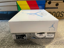 Load image into Gallery viewer, Jordan 4 “University Blue”
