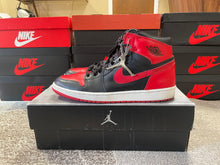 Load image into Gallery viewer, 2001 Jordan 1 “Bred”
