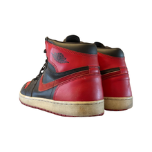 Load image into Gallery viewer, 2001 Jordan 1 “Bred”

